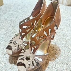 Elegant Tan Women's Heels